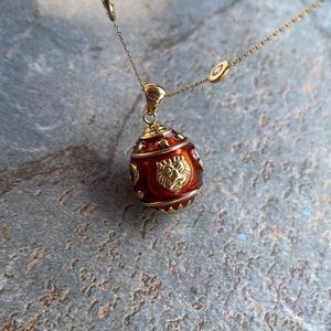 14k lion  Leo zodiac pendant